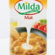 Milda mat 15 % Vatten, vegetabiliska oljor (raps och palm), skummjölk, kärnmjölk, mjölkprotein, modifierad stärkelse, socker, emulgeringsmedel (mono- och diglycerider av vegetabiliska fetsyror, surhetsreglerande medel (natriumcitrat, citronsyra), stabiliseringsmedel (guarkärnmjöl), arom (mjölk), färgämne (karotener).  