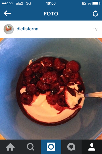 Syrad grädde med bär, fantastiskt god efterrätt! (bild från vår instagram @dietisterna)
